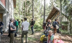 Cabin-atelier of the artist residency and the pavilions in the woods of the Colonia.