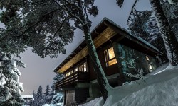 Ville di notte in inverno.
