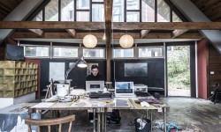 Artisti al lavoro nella Capanna atelier alla Colonia.